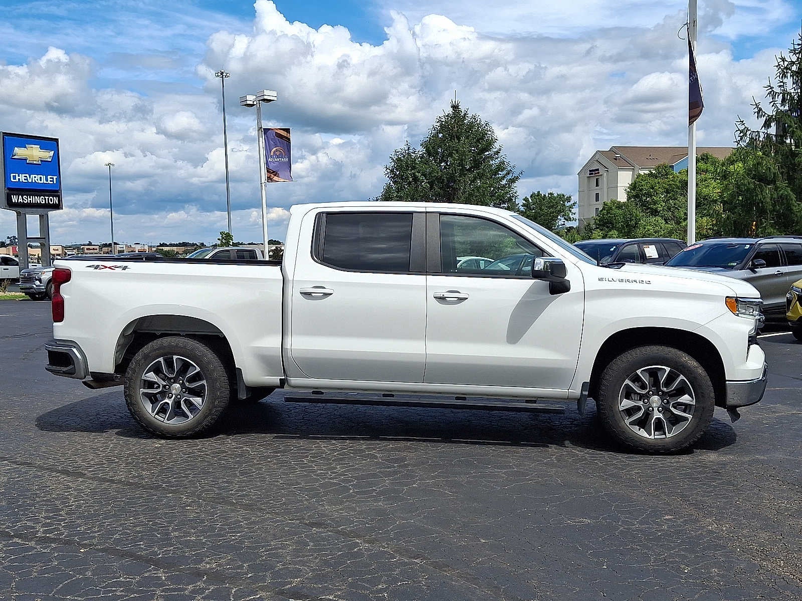 2024 Chevrolet Silverado 1500 LT (2FL)