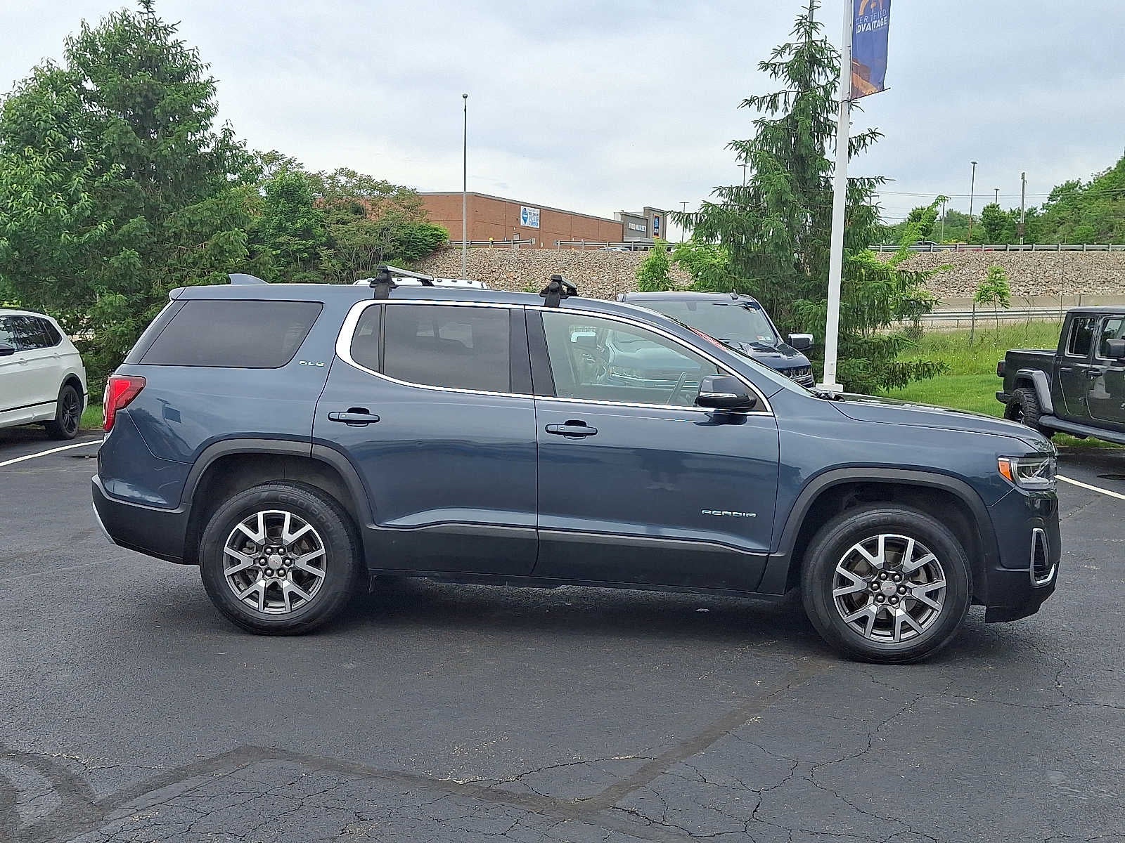 2020 GMC Acadia SLE