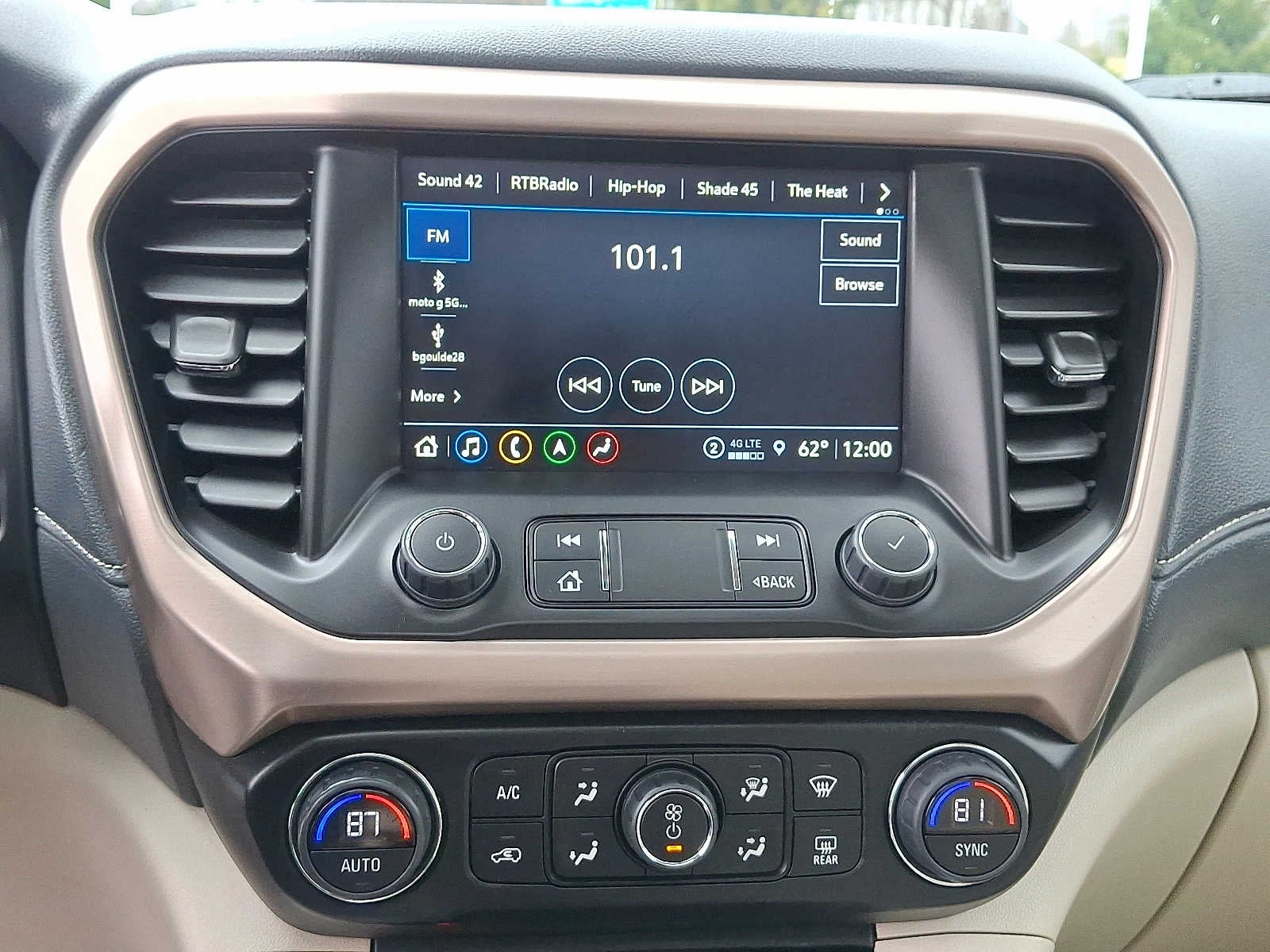 2023 GMC Acadia Denali