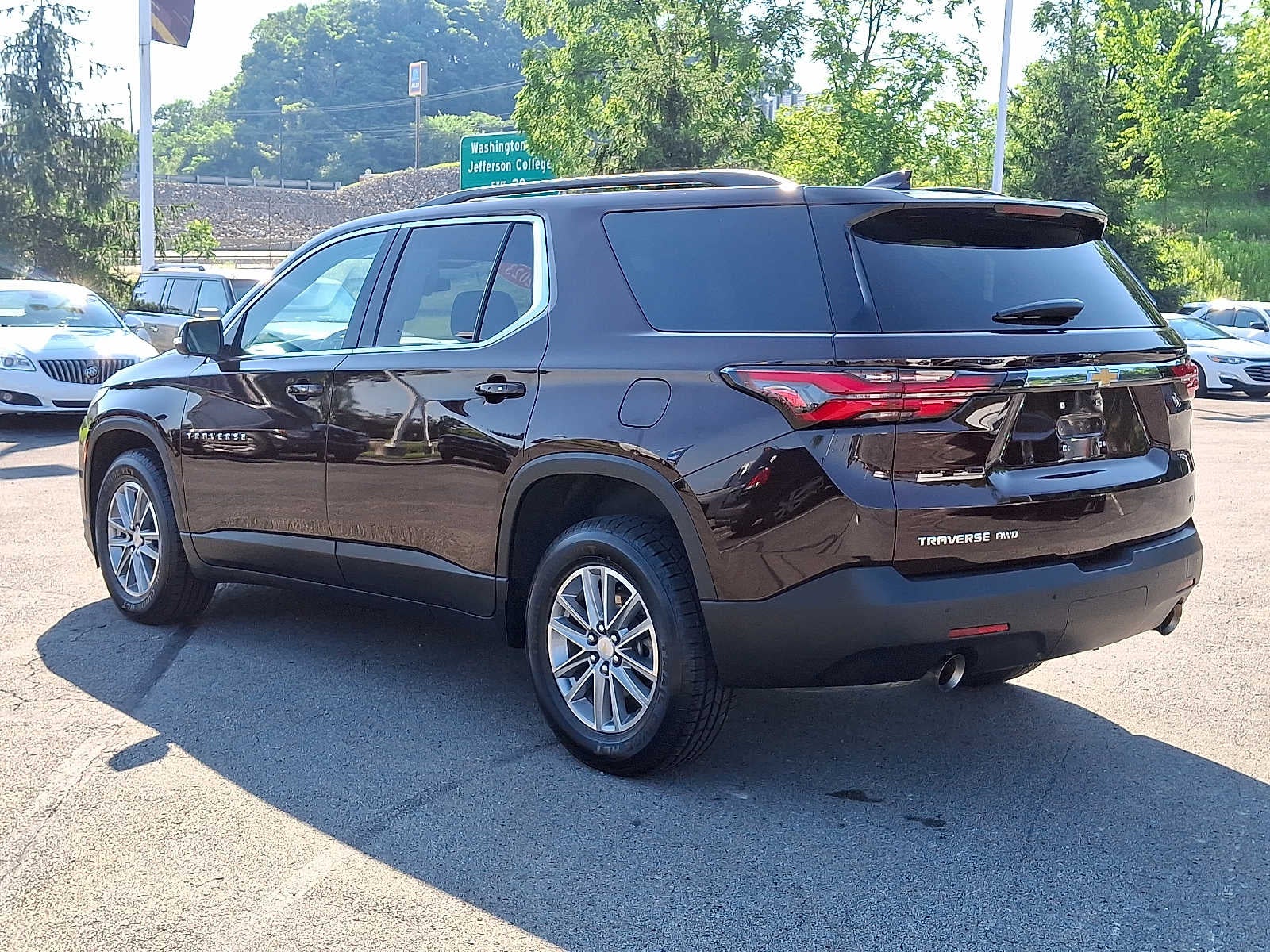 2023 Chevrolet Traverse LT Cloth