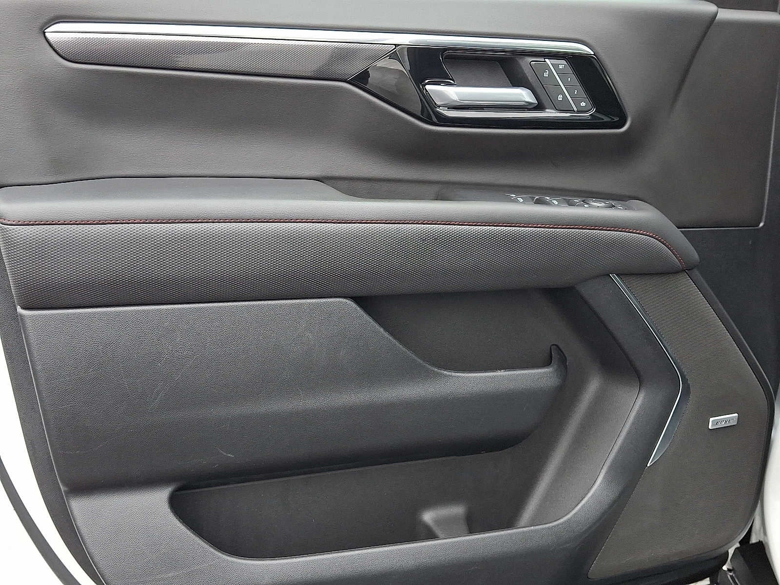 2025 Chevrolet Suburban RST