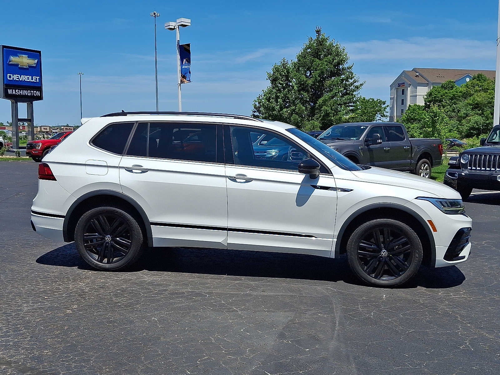 2022 Volkswagen Tiguan SE R-Line Black