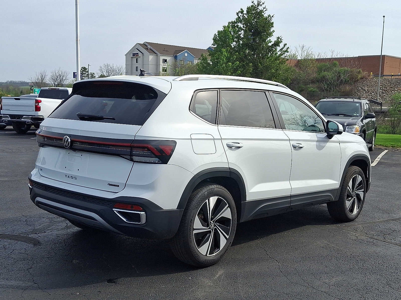 2025 Volkswagen Taos SE