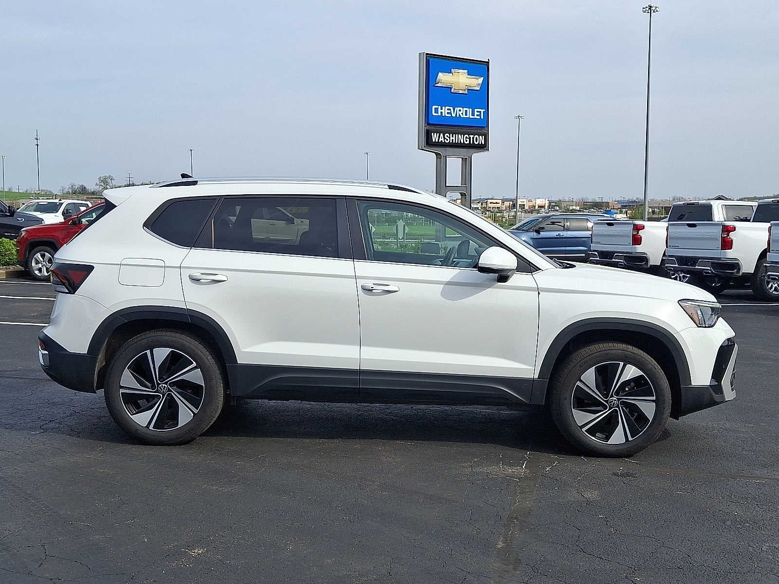 2025 Volkswagen Taos SE