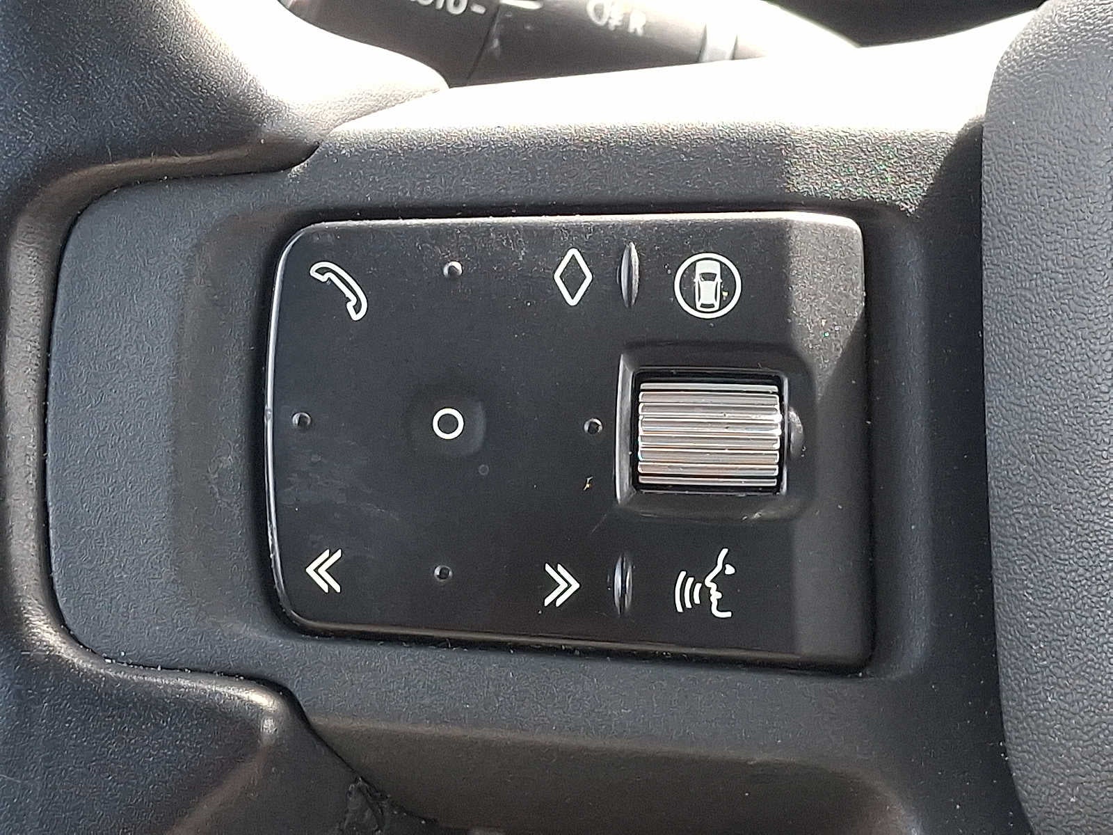 2024 Land Rover Defender X-Dynamic SE
