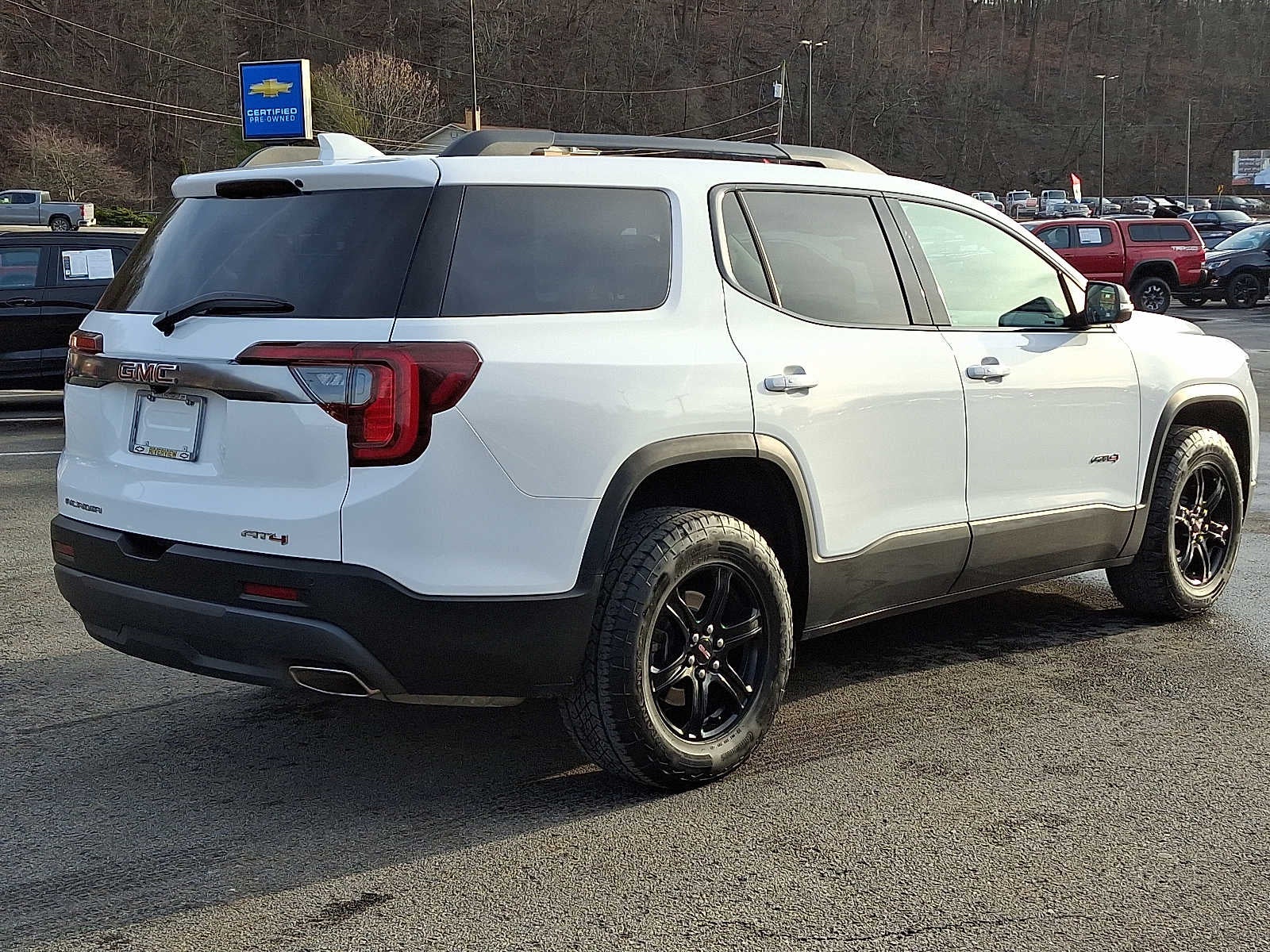 2023 GMC Acadia AT4