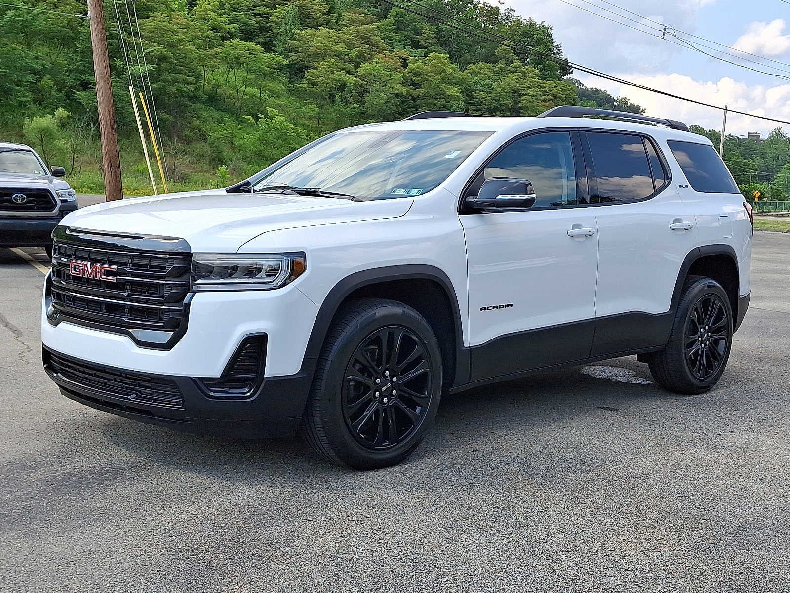 2023 GMC Acadia SLE