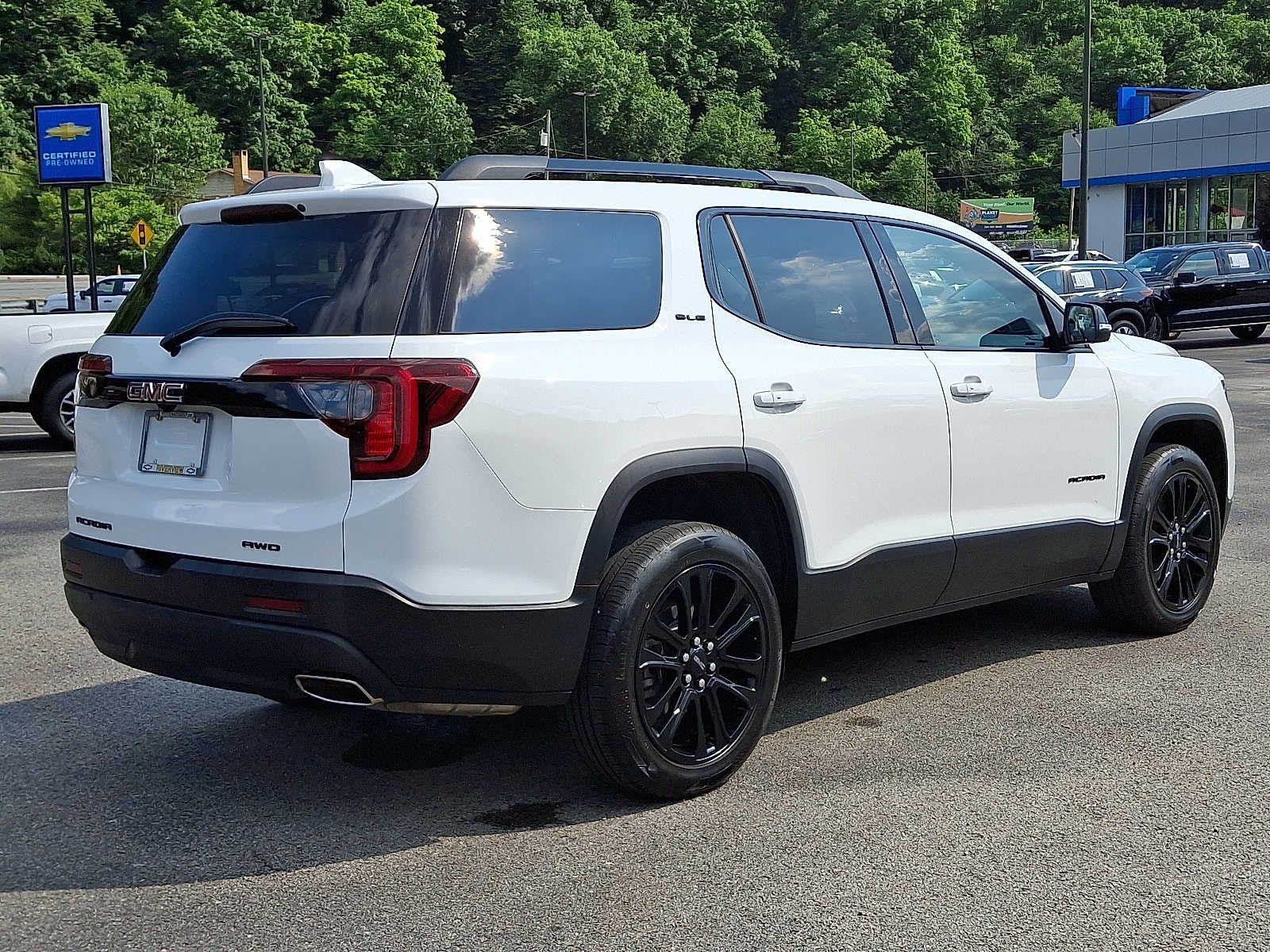 2023 GMC Acadia SLE