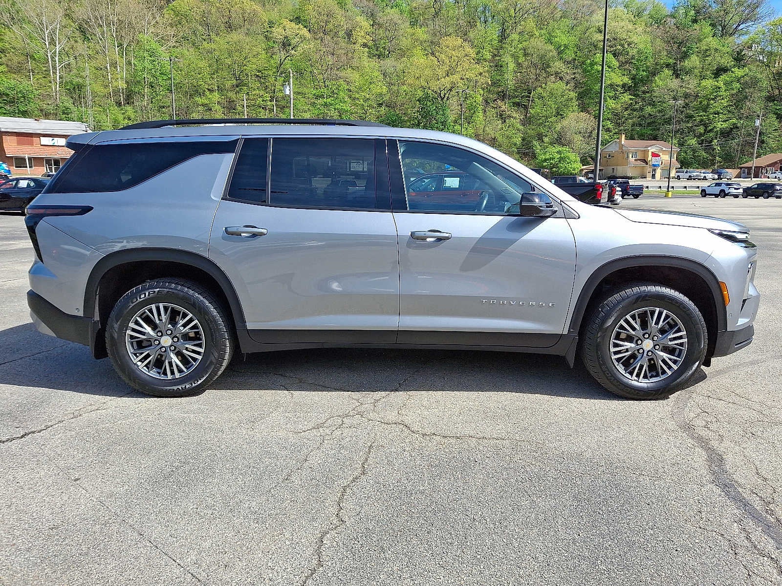2024 Chevrolet Traverse LT