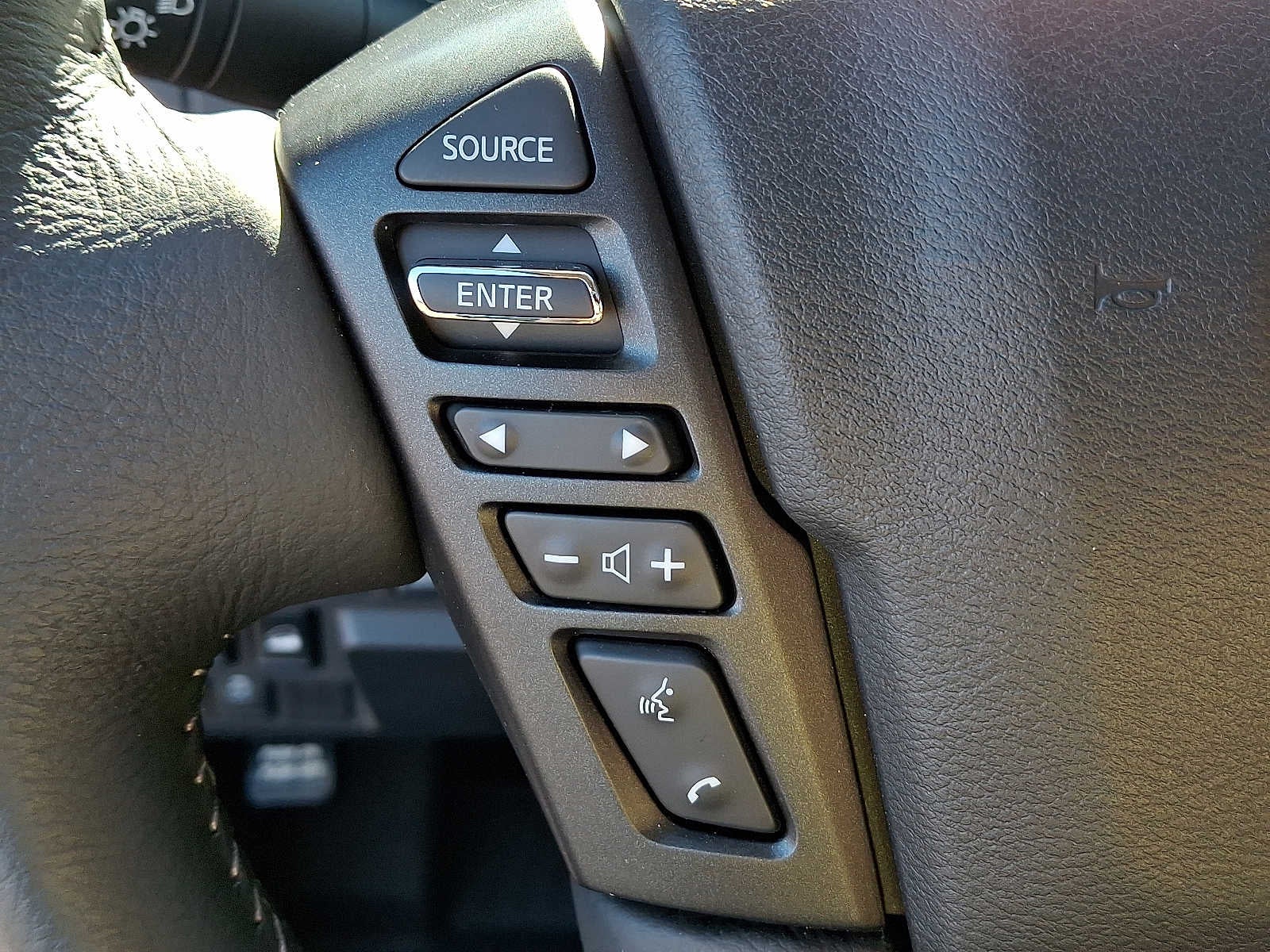 2025 Nissan Frontier SL