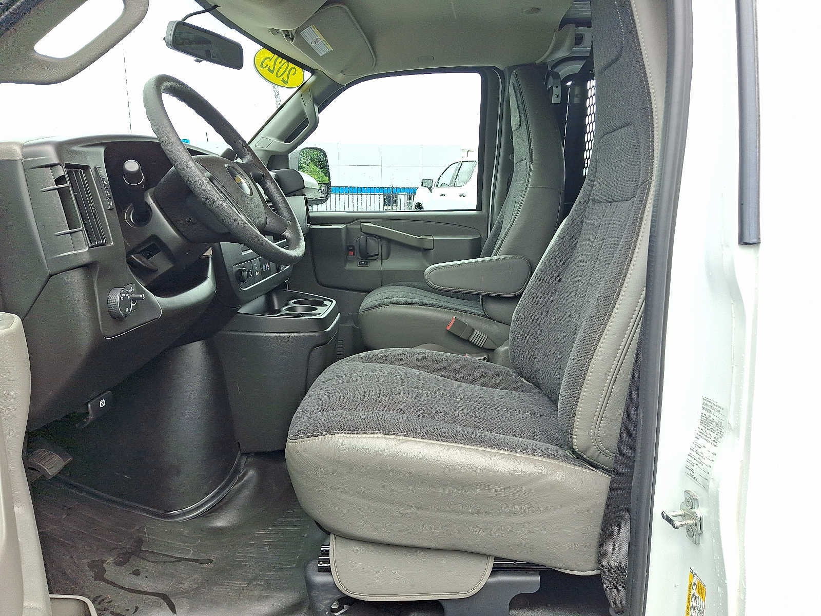 2025 Chevrolet Express Cargo WT
