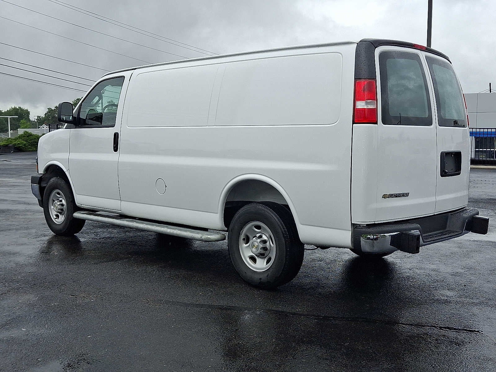 2025 Chevrolet Express Cargo WT