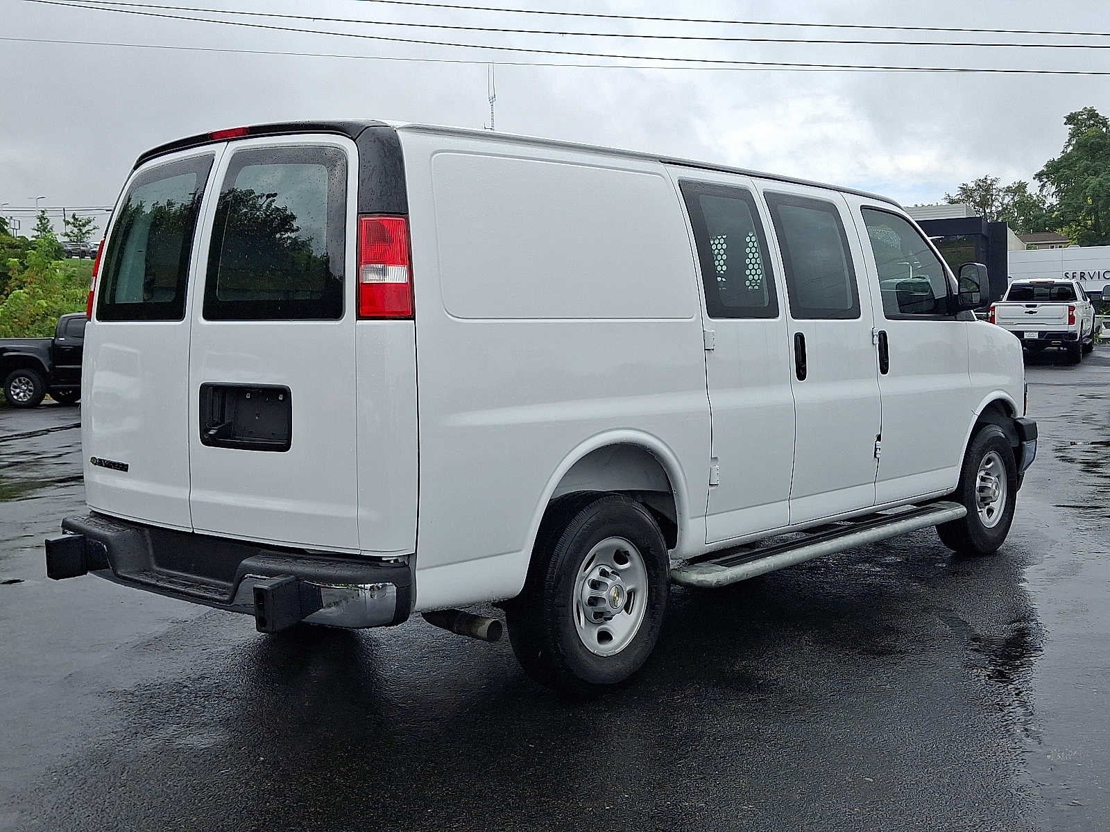 2025 Chevrolet Express Cargo WT