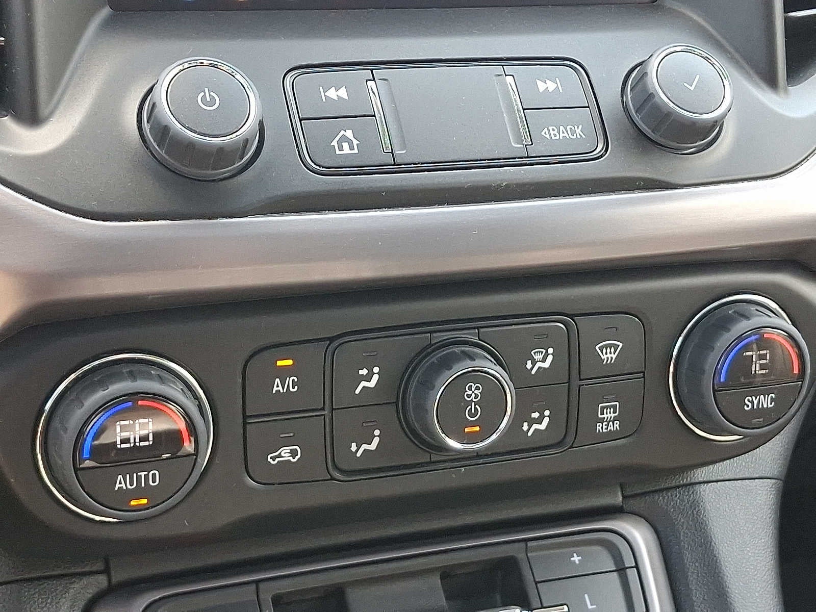 2023 GMC Acadia AT4
