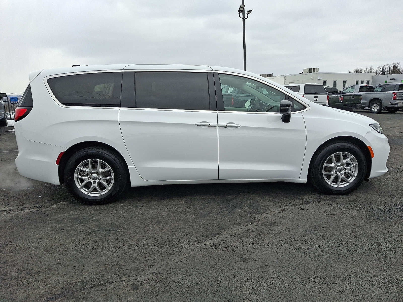 2024 Chrysler Pacifica Touring L