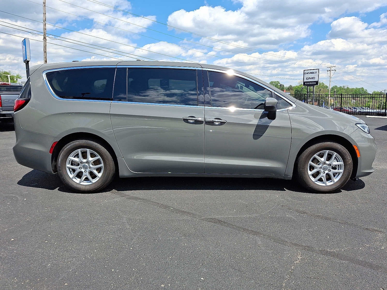 2023 Chrysler Pacifica Touring L